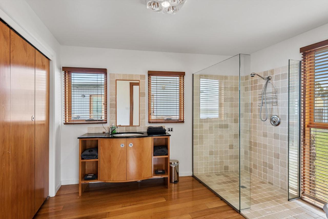 Wheelhouse Apartments Strahan Εξωτερικό φωτογραφία